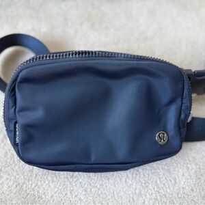 Lululemon Navy 1L Belt Bag